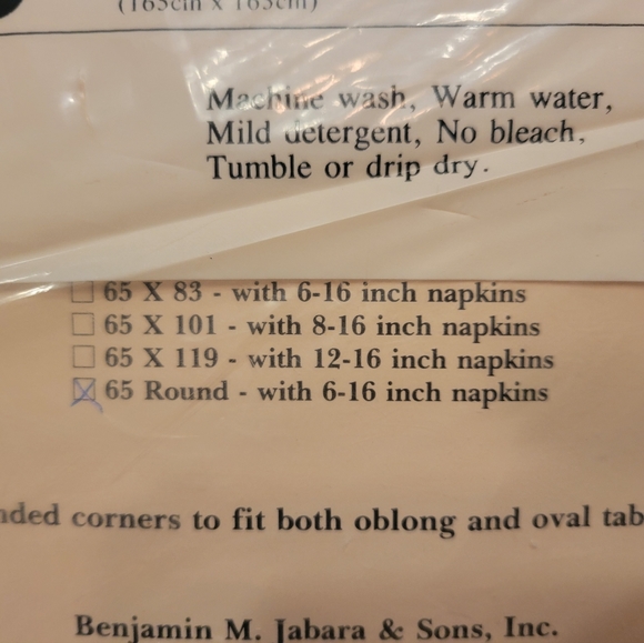 NWT tablecloth and napkin set - Picture 4 of 7